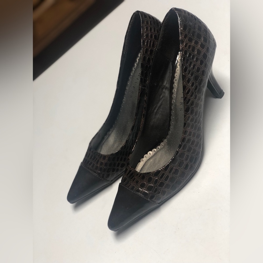 Joan Rivers Size 7M Synthetic Brown Croc-Texture Pointed Tip Pumps